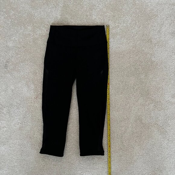 Lululemon Smooth Stride Crop Black Size 2 Stylish Mesh on Side Leggings - Picture 4 of 16